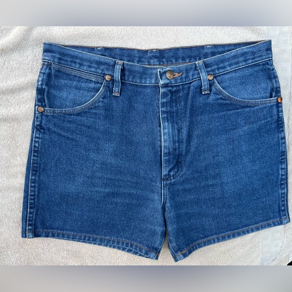 Wrangler Vintage Women’s Denim Shorts size 34 EUC - Picture 3 of 6
